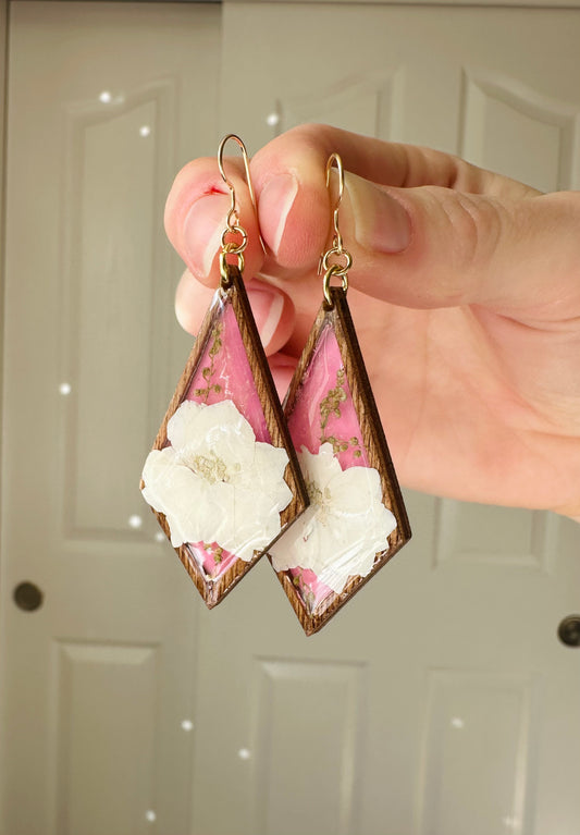 White Larkspur, Diamond Frame