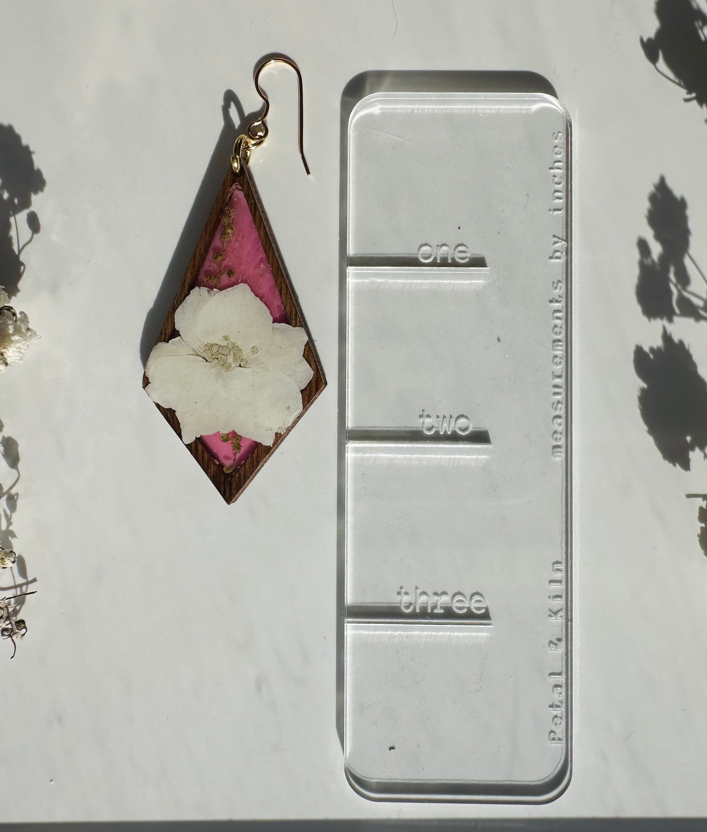 White Larkspur, Diamond Frame