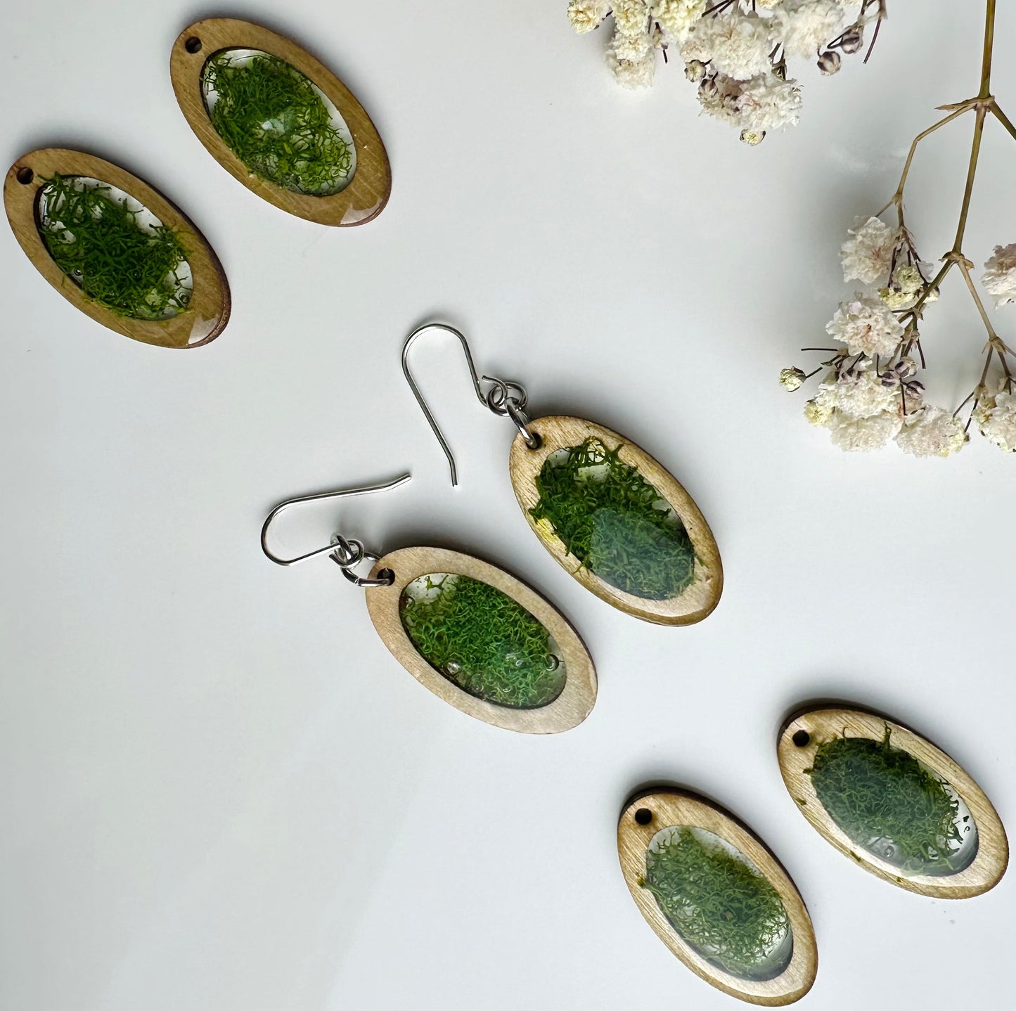 Moss Dangles, Oval Frame