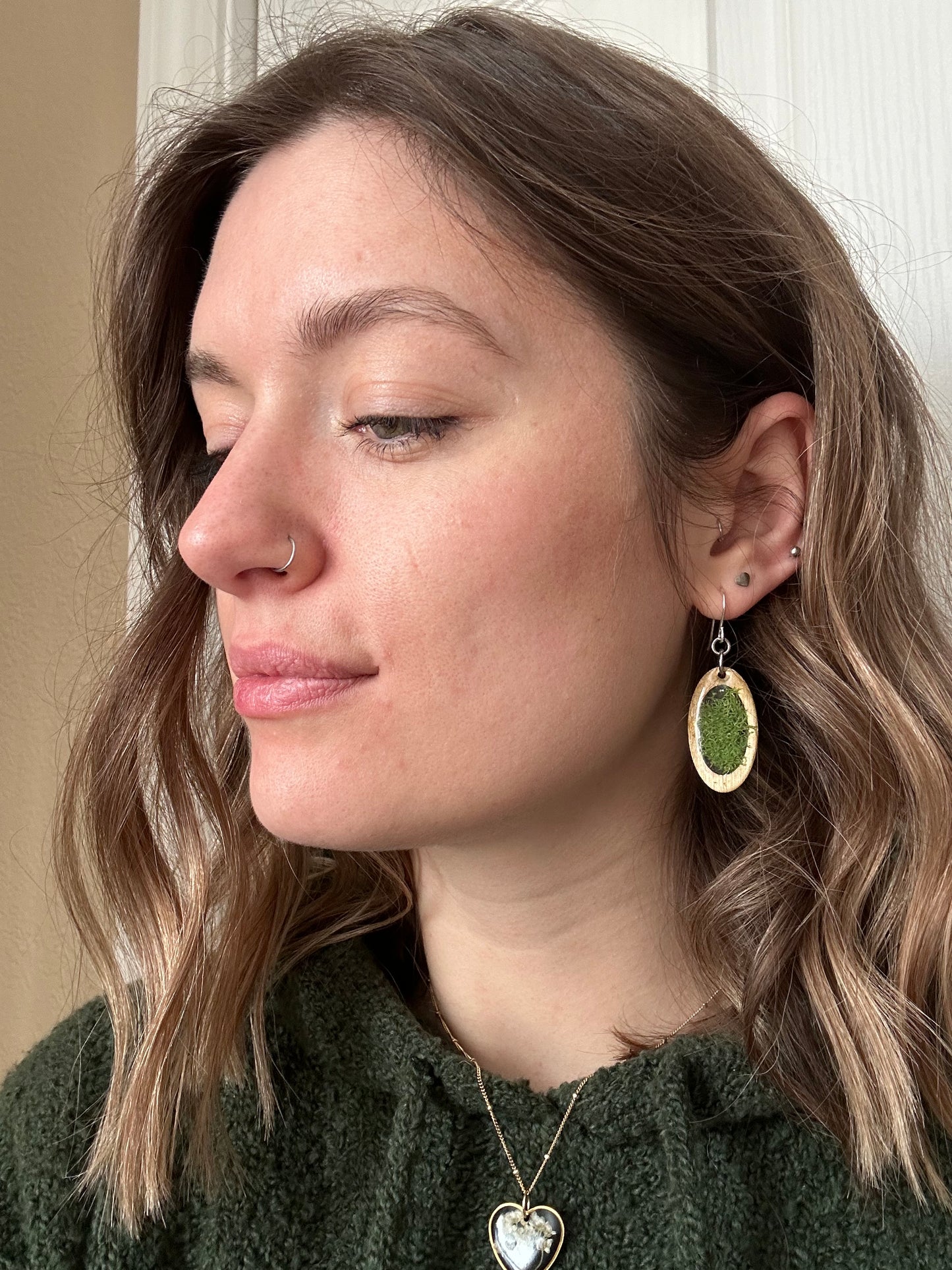 Moss Dangles, Oval Frame