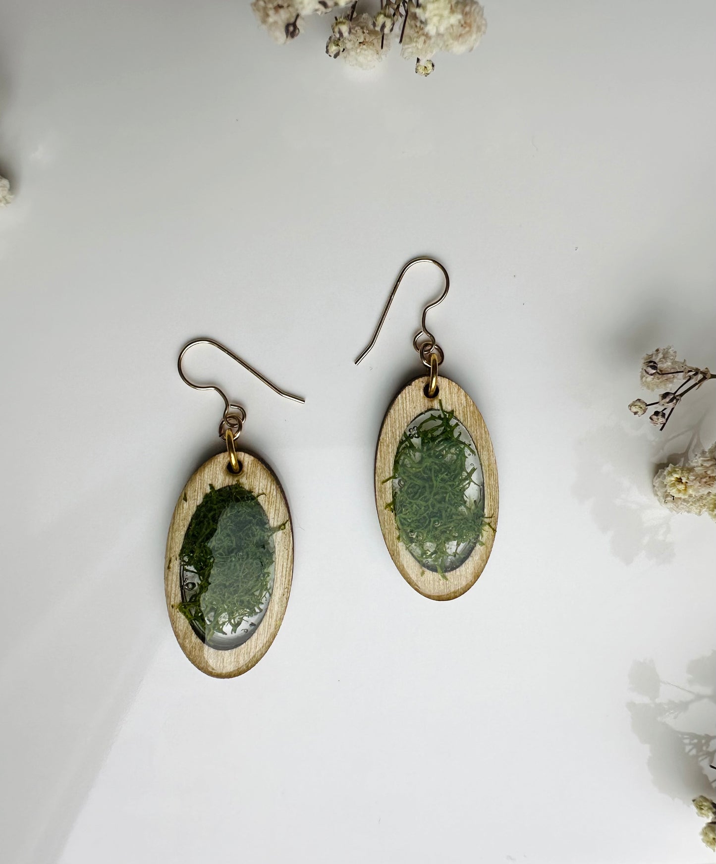 Moss Dangles, Oval Frame